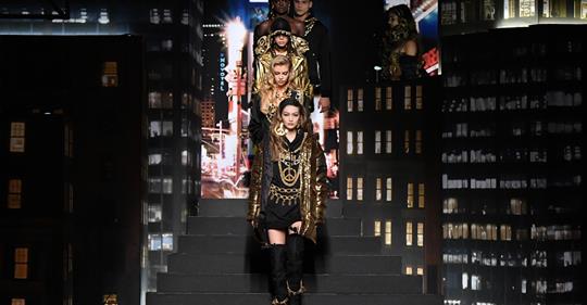 Jeremy Scott Transported Us to Time Square’s MTV Heyday for the Moschino x H&M Runway Show